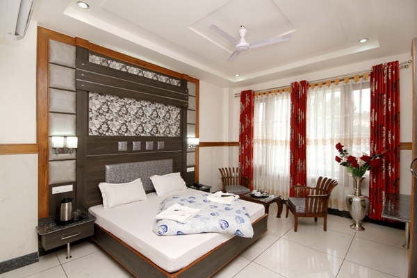 Hotel Kings Lodge in Jammu